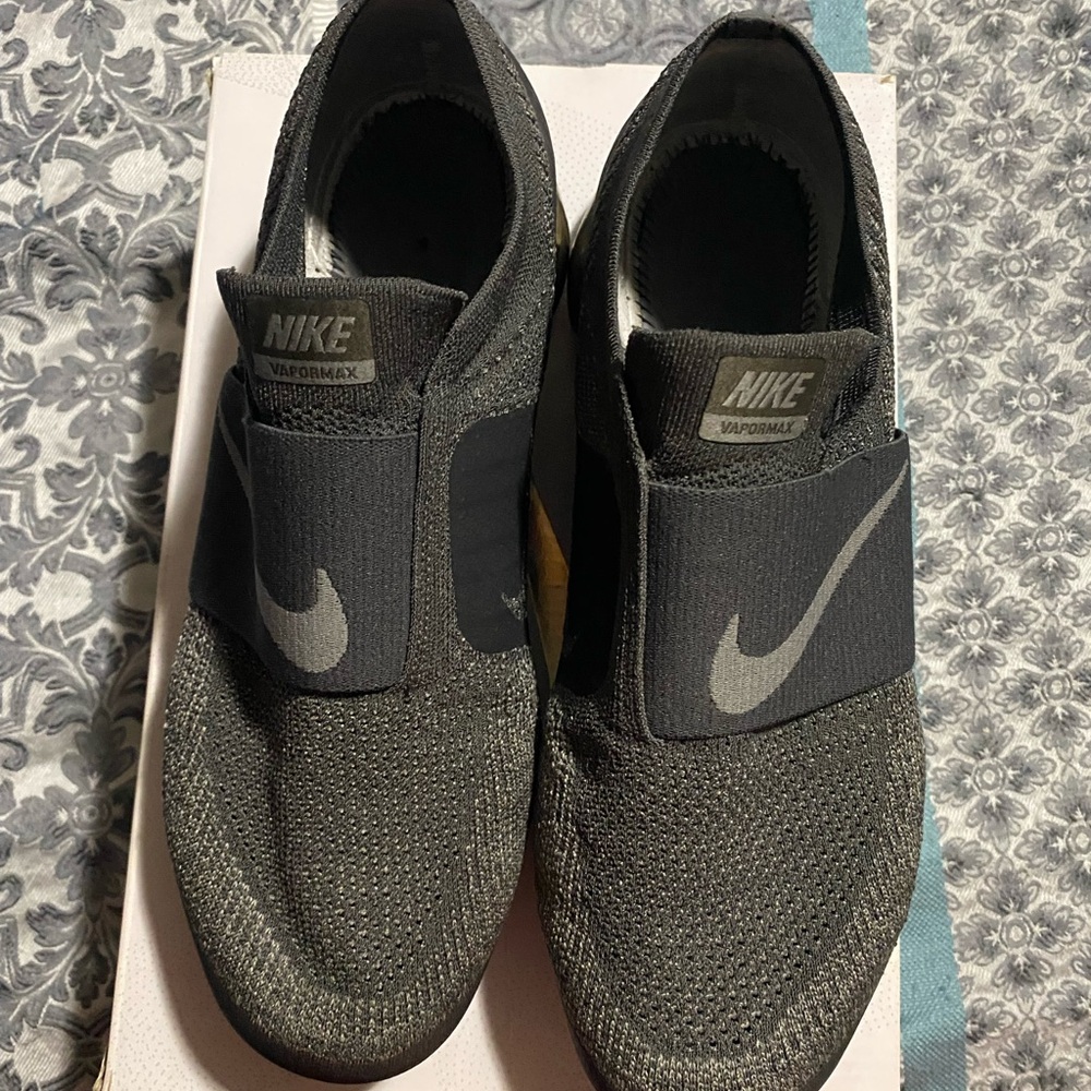 Nike Vapormax Flyknit in Dark Gray and Black